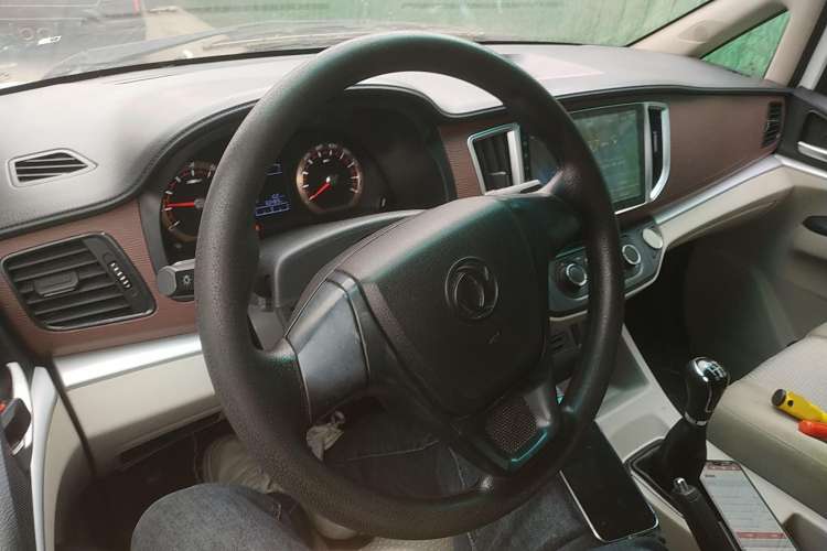 Used FORTHING Lingzhi 2019 V3 1.6L 2-Seat Logistics Version Center Console