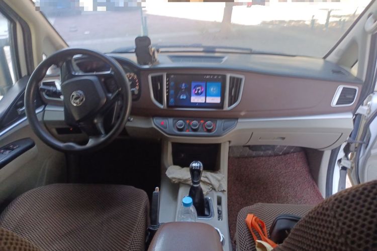 Used FORTHING Lingzhi 2019 Facelifted M5L 1.6L 9-Seater Comfort Model China VI Standard Center Console