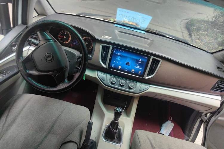 Used FORTHING Lingzhi 2019 V3 1.6L 2-Seat Standard Model China VI Center Console