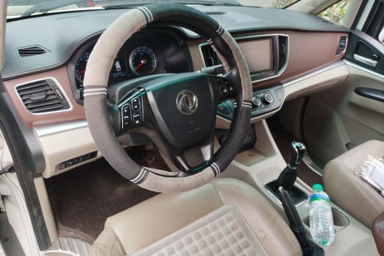 Used FORTHING Lingzhi 2019 M5L 1.6L 7-Seater Standard Model China VI Center Console