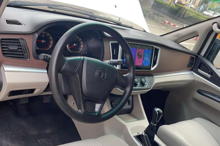 Used FORTHING Lingzhi 2019 V3 1.6L 2-Seat Standard Model China VI Center Console