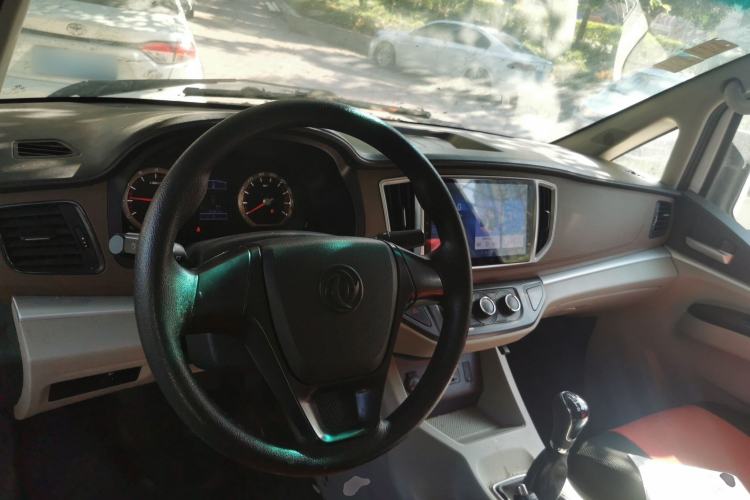 Used FORTHING Lingzhi 2019 V3 1.6L 2-Seat Standard Model China VI Center Console