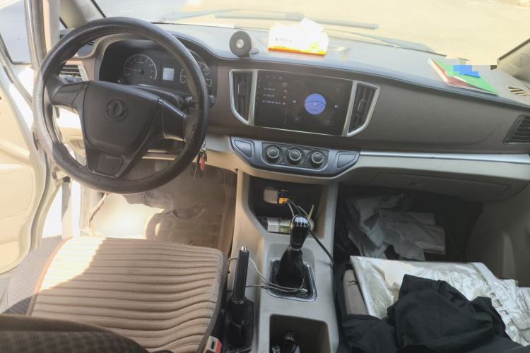 Used FORTHING Lingzhi 2019 V3 1.6L 2-Seat Standard Model China VI Center Console