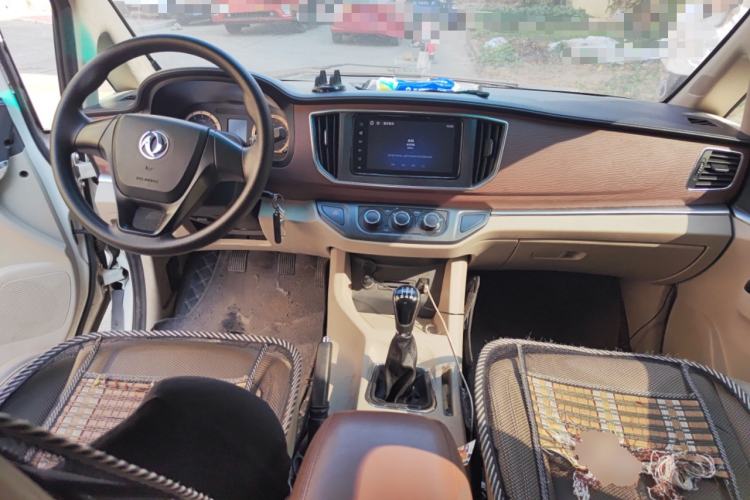 Used FORTHING Lingzhi 2019 M5L 1.6L 7-Seater Luxury Model China VI Standard Center Console