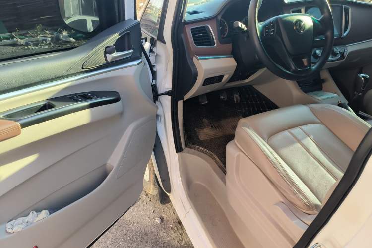 Used FORTHING Lingzhi 2019 M5 1.6L 7-Seater Luxury Model China VI Standard Driver Seat