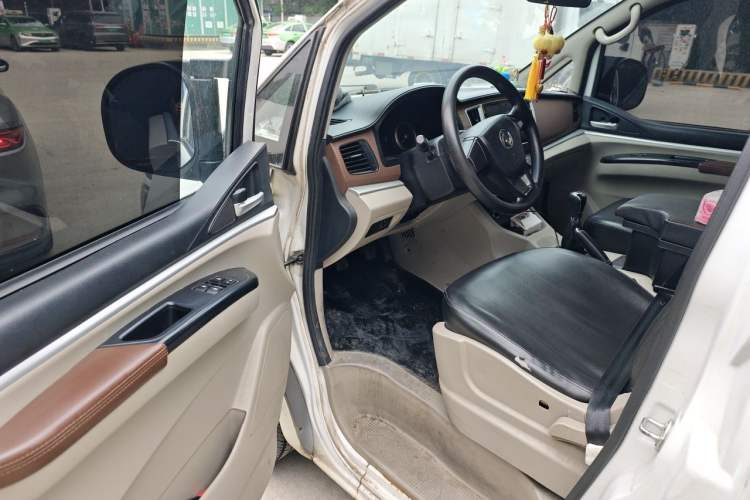 Used FORTHING Lingzhi 2019 Facelifted M5L 1.6L 9-Seater Base Model China VI Standard Driver Seat