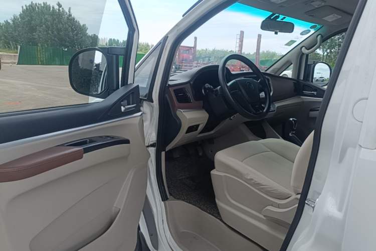 Used FORTHING Lingzhi 2019 M5L 1.6L 7-Seater Base Model China VI Standard Driver Seat