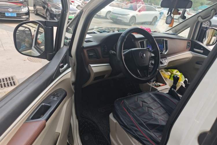 Used FORTHING Lingzhi 2019 Facelifted M5L 1.6L 7-Seater Base Model China VI Standard Driver Seat