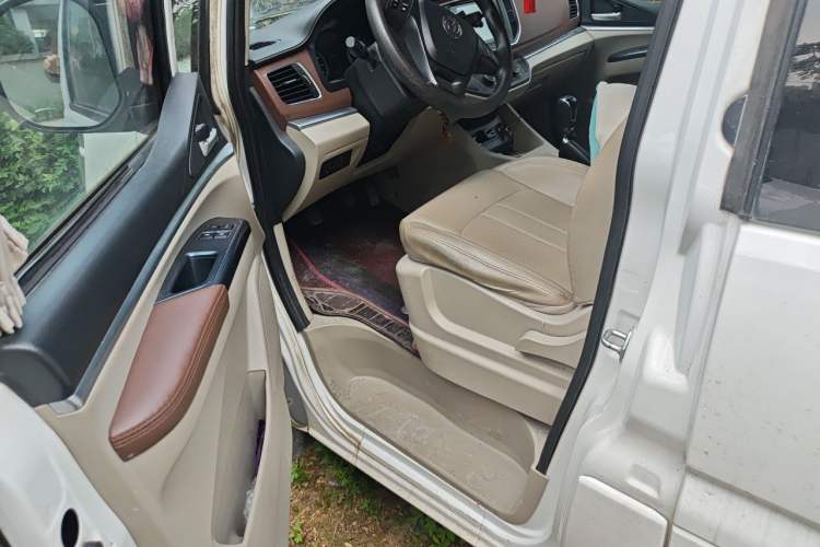 Used FORTHING Lingzhi 2019 M5L 1.6L 7-Seater Standard Model China VI Driver Seat