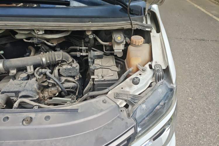Used FORTHING Lingzhi 2019 M5 1.6L 7-Seater Exclusive Model China VI Standard Engine Bay Left