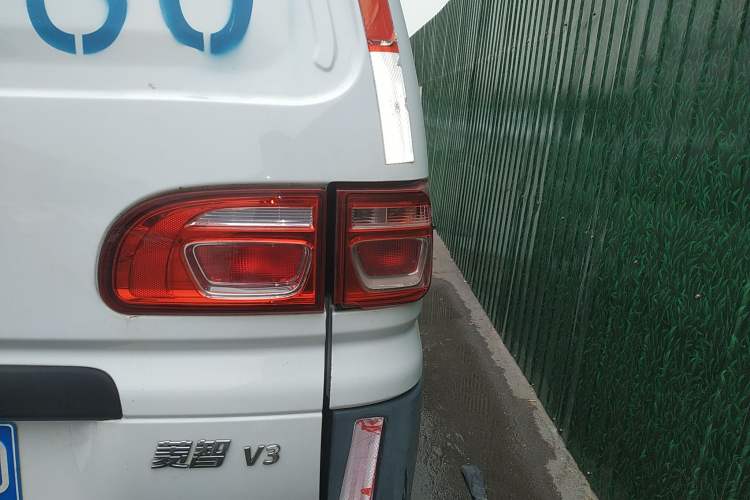 Used FORTHING Lingzhi 2019 V3 1.6L 2-Seat Logistics Version Exterior 2