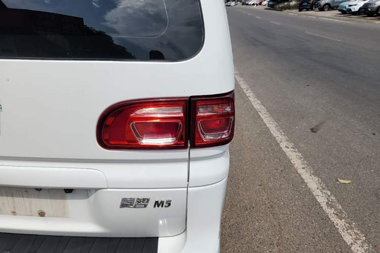 Used FORTHING Lingzhi 2019 M5L 2.0L 7-Seater Comfort Model Exterior 3