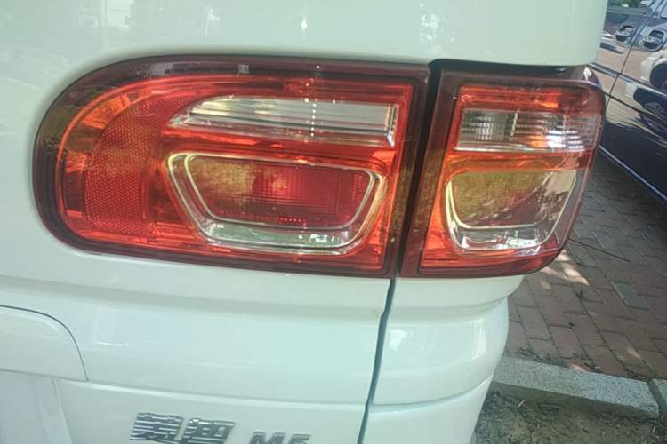 Used FORTHING Lingzhi 2019 M5L 1.6L 7-Seater Standard Model China VI Exterior 3