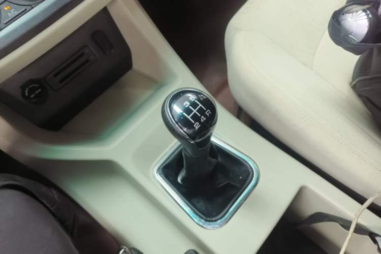Used FORTHING Lingzhi 2019 M5L 1.6L 7-Seater Base Model China VI Standard Gear Lever
