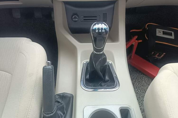 Used FORTHING Lingzhi 2019 M5L 1.6L 7-Seater Base Model China VI Standard Gear Lever