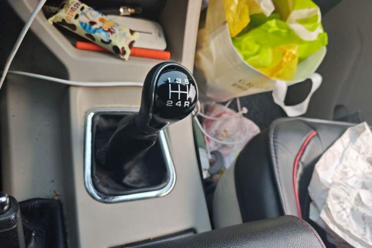 Used FORTHING Lingzhi 2019 Facelifted M5L 1.6L 7-Seater Base Model China VI Standard Gear Lever