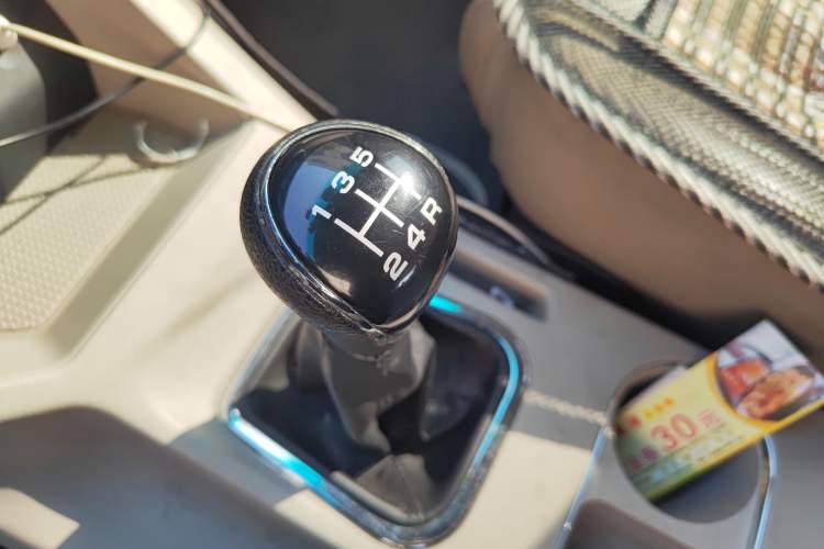 Used FORTHING Lingzhi 2019 M5L 1.6L 7-Seater Luxury Model China VI Standard Gear Lever