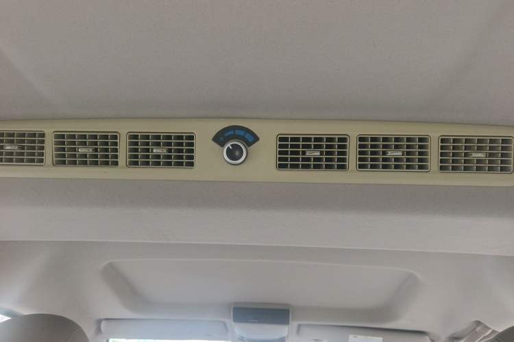 Used FORTHING Lingzhi 2019 M5L 1.6L 7-Seater Luxury Model China VI Standard Headliner
