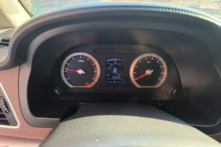 Used FORTHING Lingzhi 2019 M5 1.6L 7-Seater Luxury Model China VI Standard Instrument Cluster