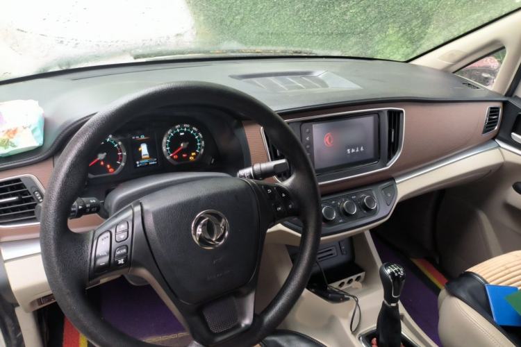 Used FORTHING Lingzhi 2019 M5L 1.6L 7-Seater Standard Model China VI Interior 2