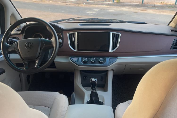 Used FORTHING Lingzhi 2019 M5L 1.6L 7-Seater Exclusive Model China VI Standard Interior 3