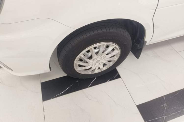 Used FORTHING Lingzhi 2019 M5L 1.6L 7-Seater Base Model China VI Standard Left Front Wheel Hub