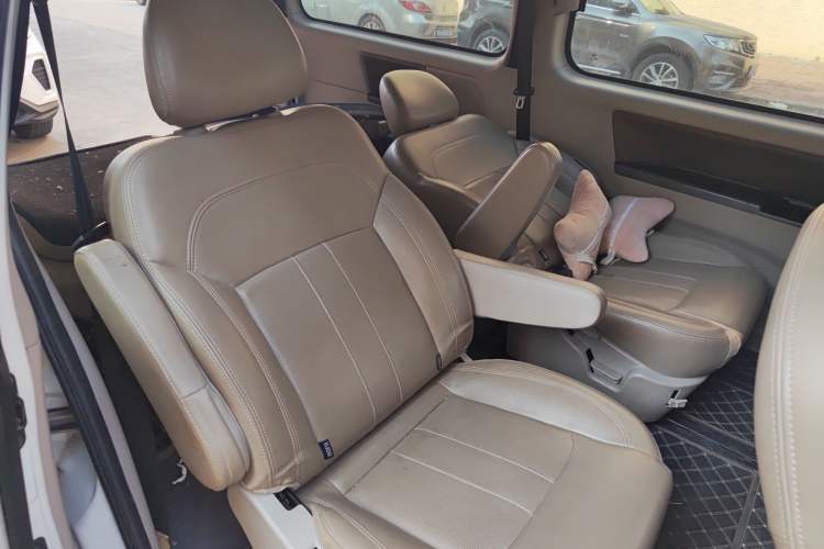 Used FORTHING Lingzhi 2019 M5L 1.6L 7-Seater Luxury Model China VI Standard Left Rear Seat