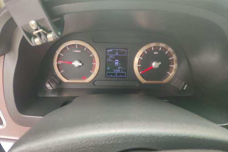 Used FORTHING Lingzhi 2019 M5L 1.6L 7-Seater Luxury Model China VI Standard Odometer Close Up