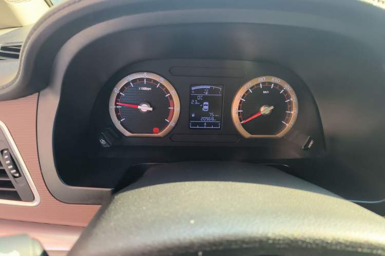 Used FORTHING Lingzhi 2019 M5 1.6L 7-Seater Luxury Model China VI Standard Odometer Close Up