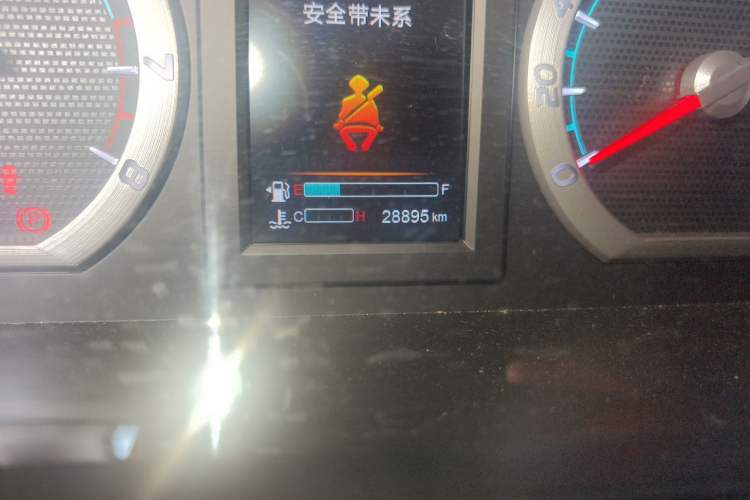 Used FORTHING Lingzhi 2019 M5L 1.6L 7-Seater Luxury Model China VI Standard Odometer Close Up