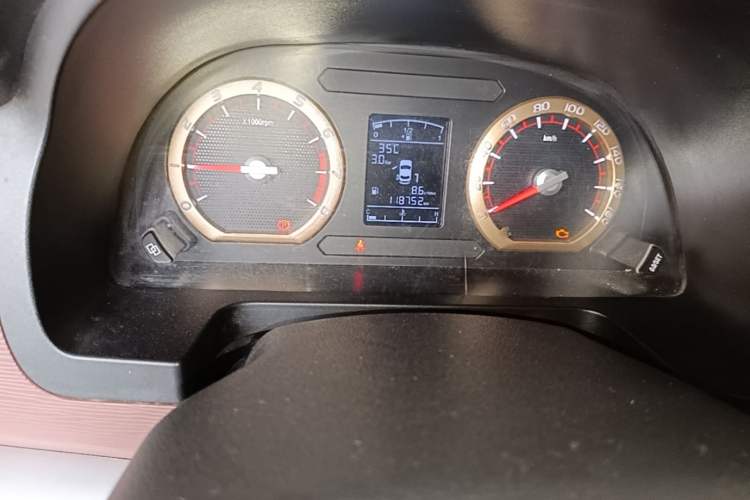 Used FORTHING Lingzhi 2019 M5L 1.6L 7-Seater Base Model China VI Standard Odometer Close Up