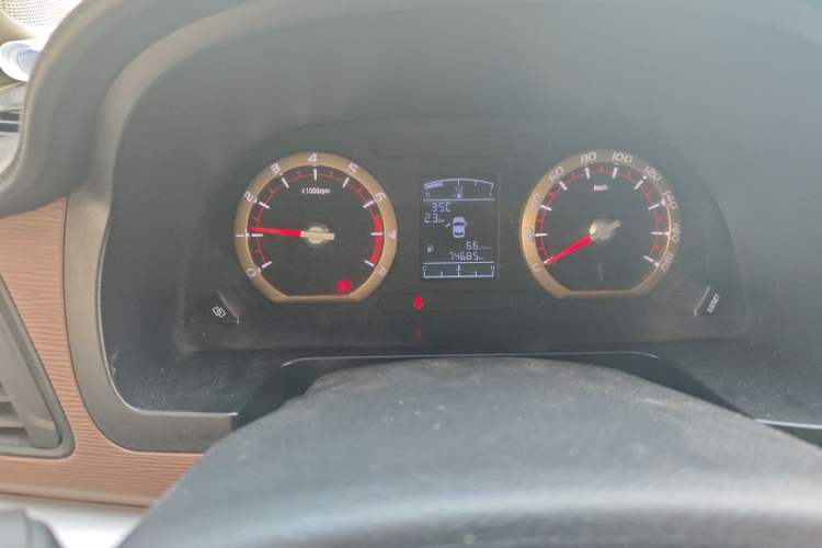 Used FORTHING Lingzhi 2019 Facelifted M5L 1.6L 7-Seater Base Model China VI Standard Odometer Close Up