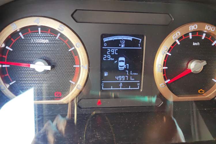 Used FORTHING Lingzhi 2019 M5L 1.6L 7-Seater Luxury Model China VI Standard Odometer Close Up