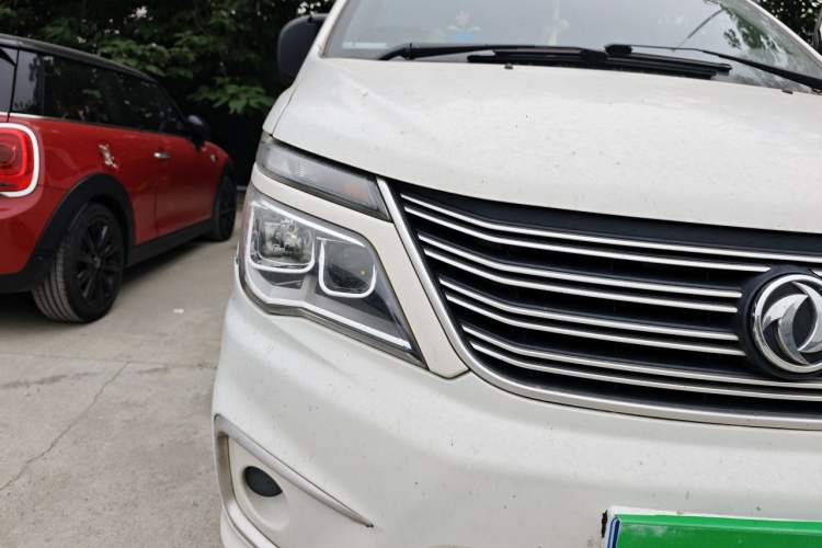 Used FORTHING Lingzhi 2019 Facelifted M5L 1.6L 9-Seater Base Model China VI Standard Right Front Headlight