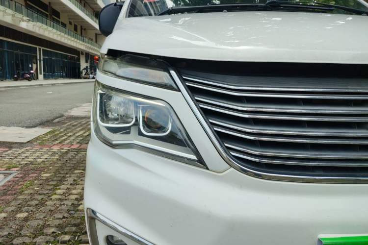 Used FORTHING Lingzhi 2019 M5L 1.6L 7-Seater Luxury Model China VI Standard Right Front Headlight
