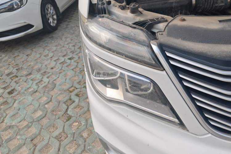 Used FORTHING Lingzhi 2019 Facelifted M5L 1.6L 7-Seater Base Model China VI Standard Right Front Headlight