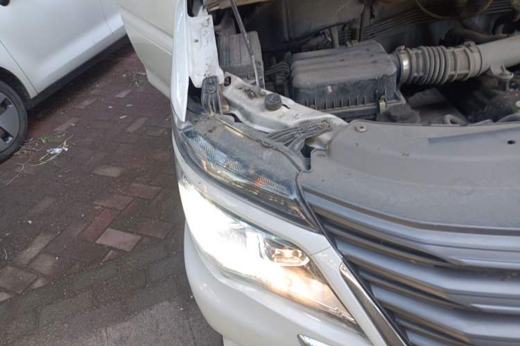 Used FORTHING Lingzhi 2019 Facelifted M5L 1.6L 9-Seater Comfort Model China VI Standard Right Front Headlight