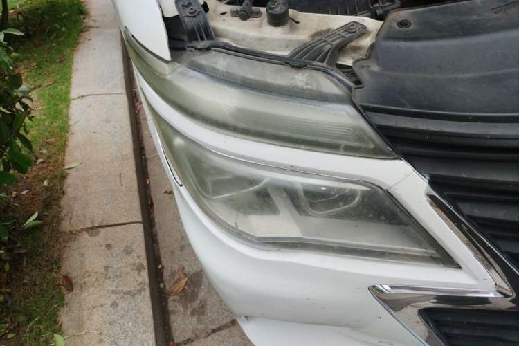 Used FORTHING Lingzhi 2019 M5L 1.6L 7-Seater Standard Model China VI Right Front Headlight