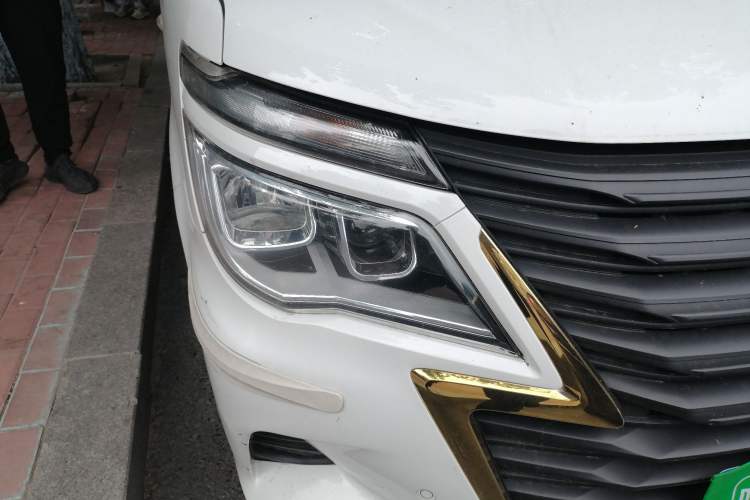 Used FORTHING Lingzhi  Right Front Headlight