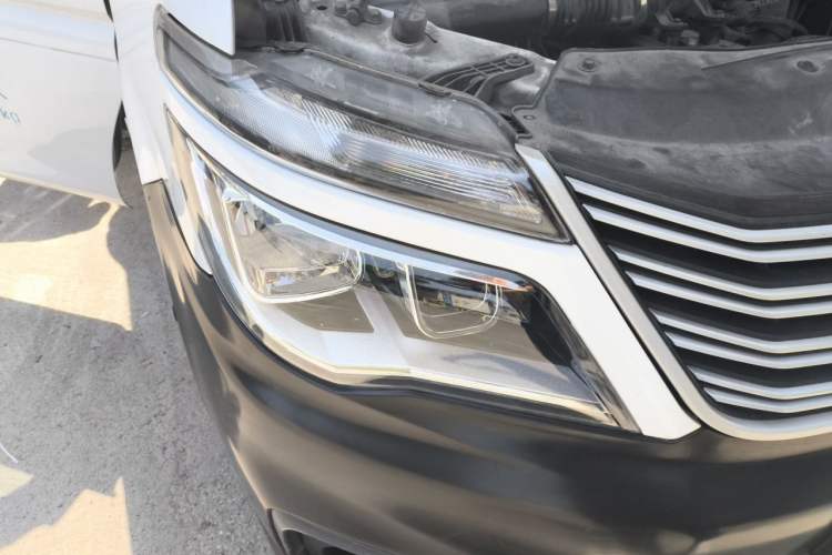 Used FORTHING Lingzhi 2019 V3 1.6L 2-Seat Standard Model China VI Right Front Headlight