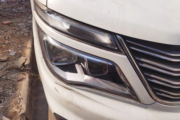Used FORTHING Lingzhi 2019 M5L 1.6L 7-Seater Luxury Model China VI Standard Right Front Headlight
