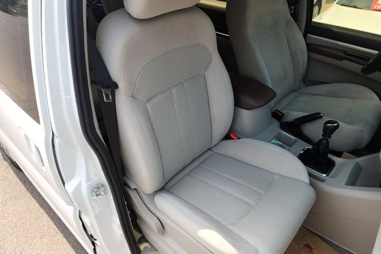 Used FORTHING Lingzhi 2019 M5L 2.0L 7-Seater Comfort Model Right Front Seat