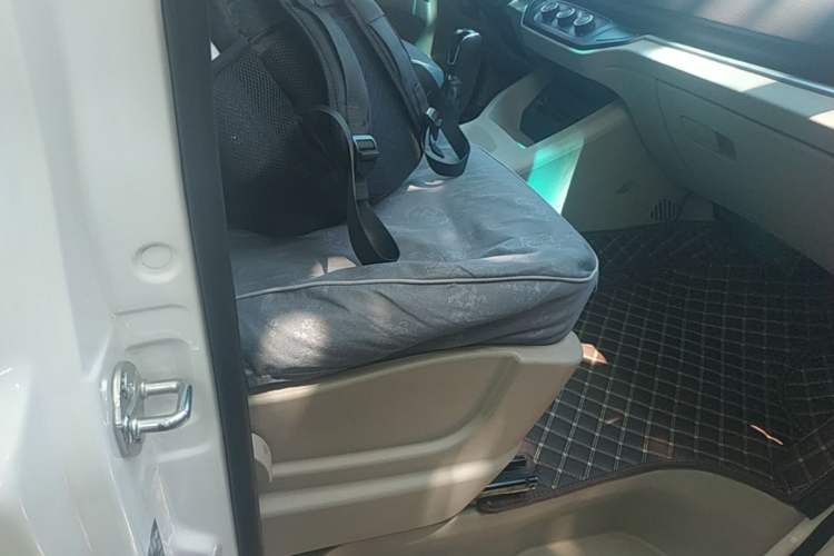 Used FORTHING Lingzhi 2019 M5L 1.6L 7-Seater Standard Model China VI Right Front Seat