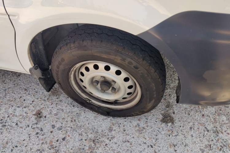 Used FORTHING Lingzhi 2019 V3 1.6L 2-Seat Standard Model China VI Right Front Wheel Hub