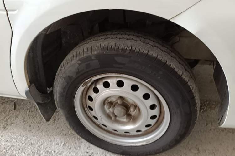 Used FORTHING Lingzhi 2019 M5L 1.6L 7-Seater Base Model China VI Standard Right Front Wheel Hub