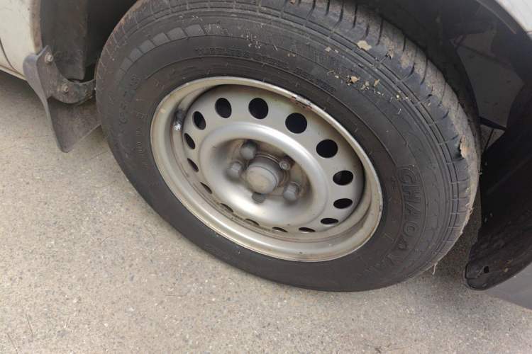 Used FORTHING Lingzhi 2019 V3 1.6L 2-Seat Standard Model China VI Right Front Wheel Hub