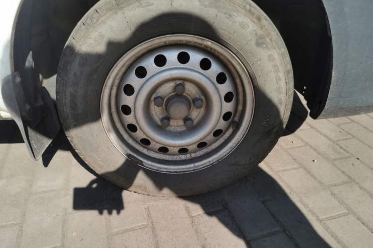 Used FORTHING Lingzhi 2019 V3 1.6L 2-Seat Standard Model China VI Right Front Wheel Hub