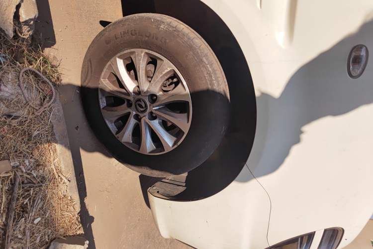 Used FORTHING Lingzhi 2019 M5L 1.6L 7-Seater Luxury Model China VI Standard Right Front Wheel Hub
