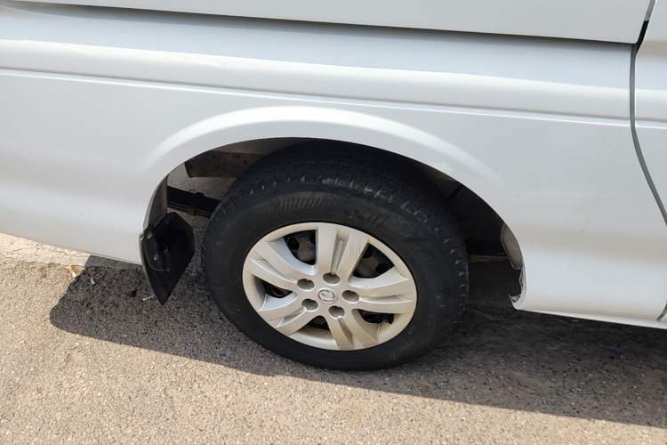 Used FORTHING Lingzhi 2019 M5L 2.0L 7-Seater Comfort Model Right Rear Wheel Hub