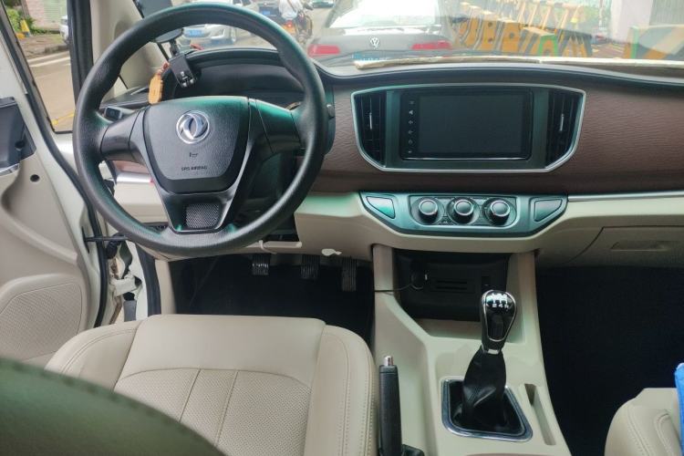 Used FORTHING Lingzhi 2019 M5L 1.6L 7-Seater Luxury Model China VI Standard Steering Wheel